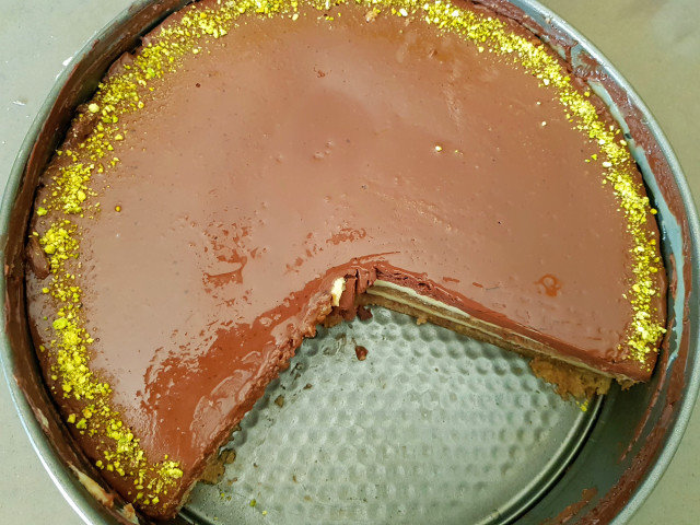 Торта с ванилов крем и шоколад