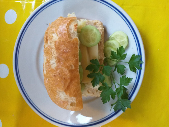 Пикантен сандвич с картофено пюре