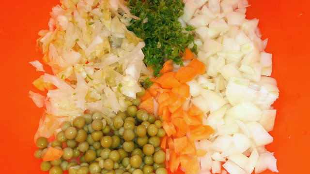 Качамак на фурна с кисело зеле и зеленчуци