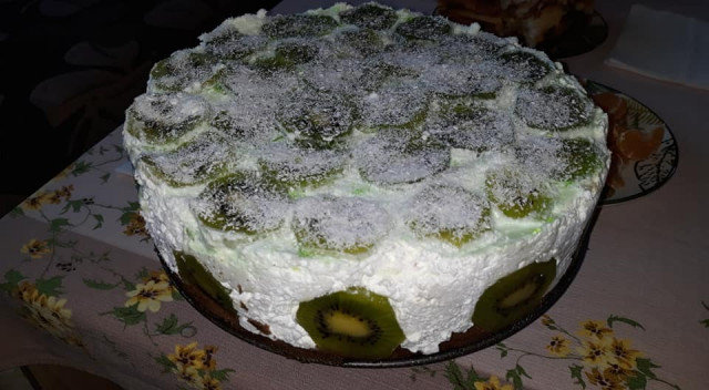 Лесна плодова торта с киви