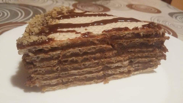 Шоколадова торта с вафлени кори и халва