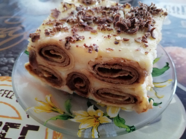 Ванилова пудинг торта с палачинки и шоколад