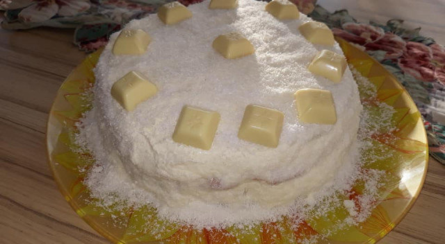 Бяла торта с бадемово брашно