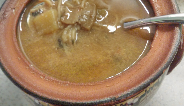 Ароматна гъбена супа с манатарки и паста мисо