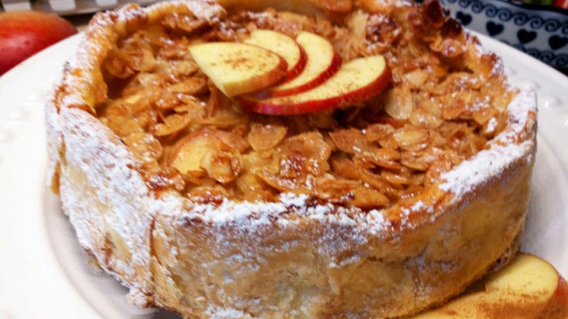 Бадемова торта Шарден с ябълков крем и бутер тесто