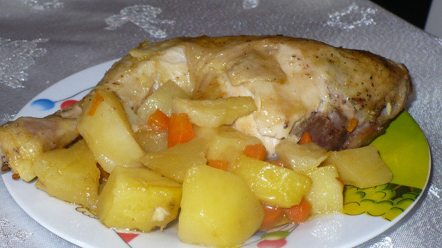Пиле с картофи в мултикукър