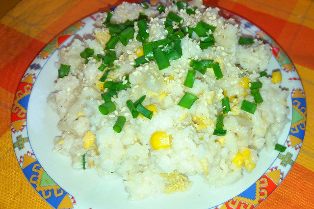 Оризова салата с майонеза и царевица