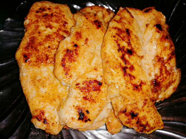 Пилешки пържоли на оребрен тиган