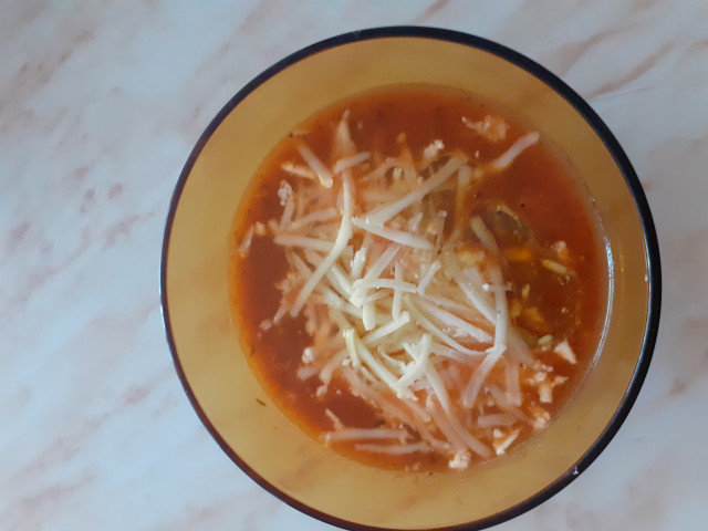 Бърза доматена супа с коприва