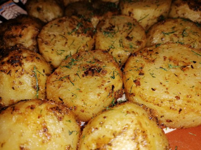 Пикантни мъжки картофи на фурна