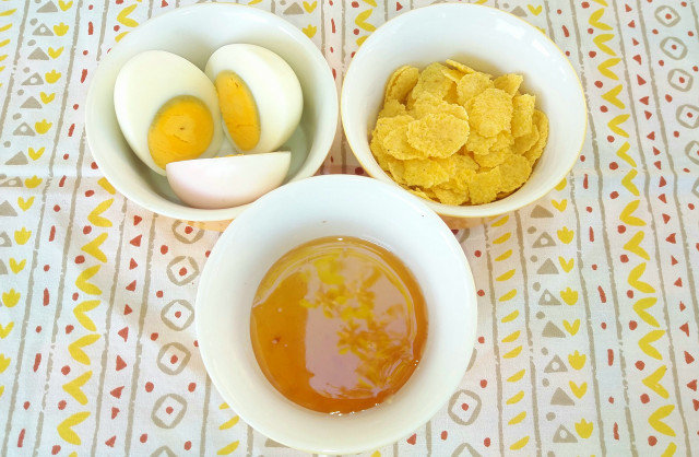 Детски сладки пълнени яйца с меден корнфлейкс