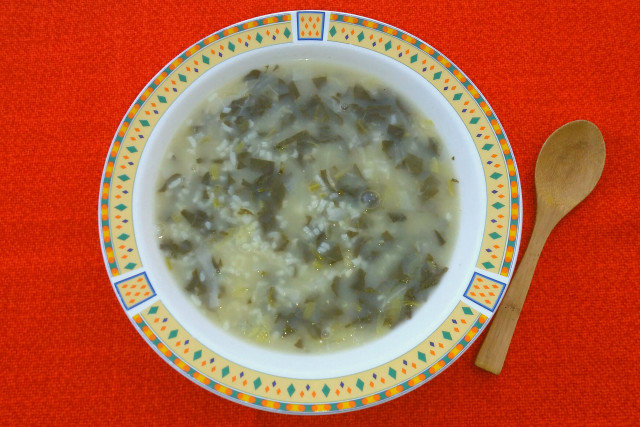 Оризова супа с кисело зеле и лапад