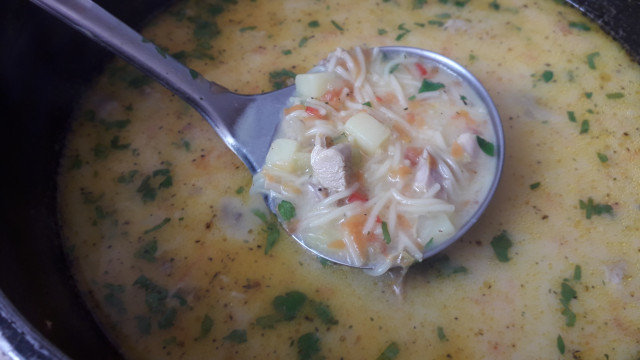 Класическа пилешка супа с фиде