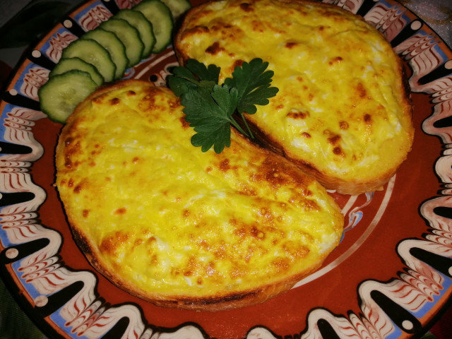 Филийки с яйца и сирене