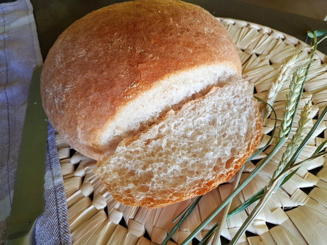Селски хляб на пещ с мая
