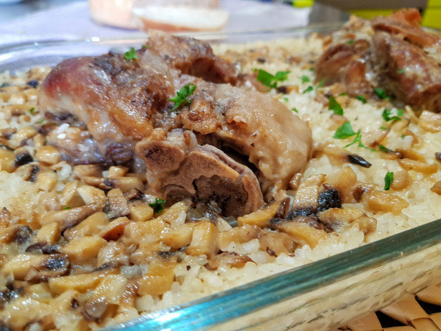 Свински джолан с ориз и печурки