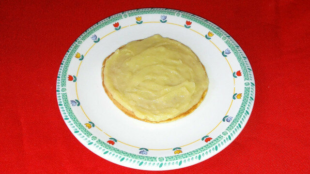Ягодова палачинкова торта с яйчен крем