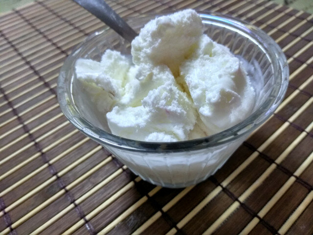 Домашен сладолед със заквасена сметана