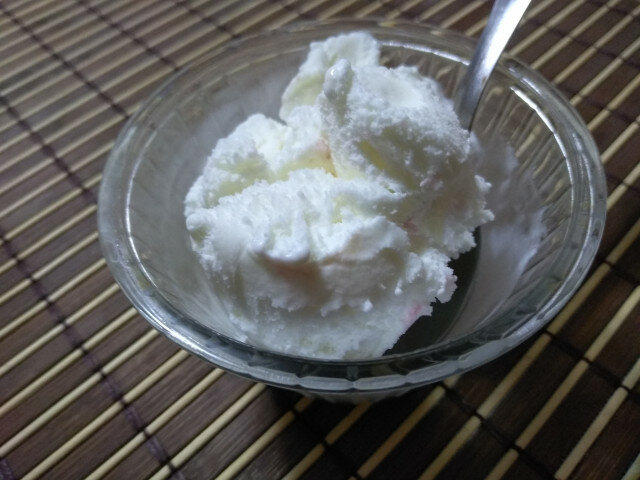 Домашен сладолед със заквасена сметана