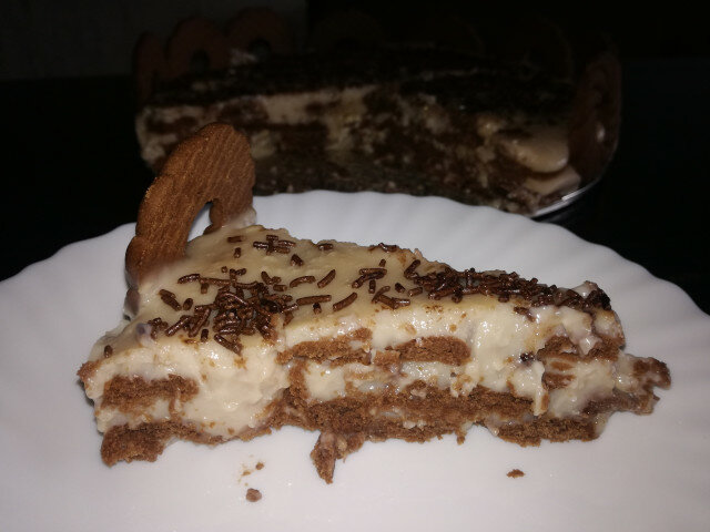 Бисквитена торта с кокос и шоколад
