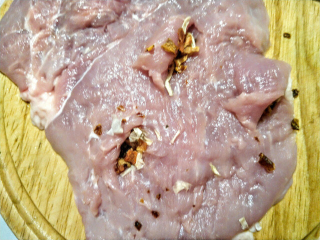 Шпиковани свински пържоли на фурна