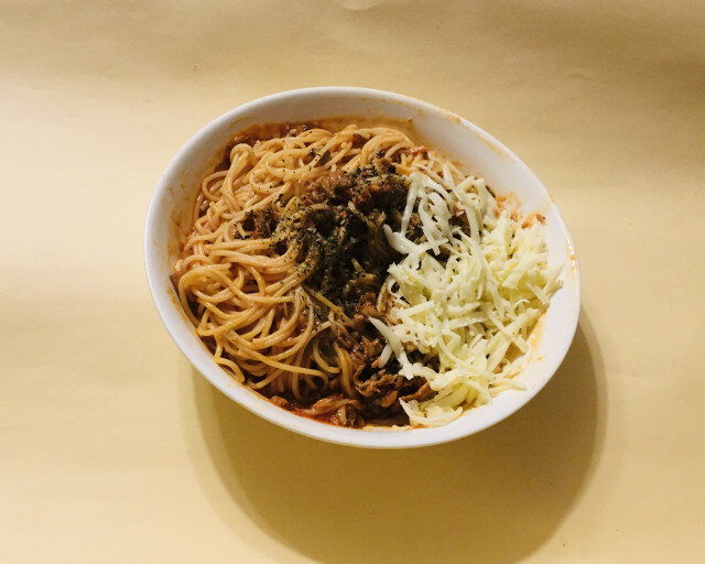 Спагети с риба тон и доматен сос