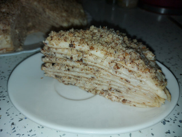 Палачинкова торта с орехи и крем