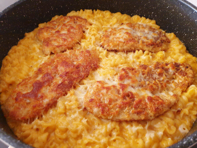 Макарони с кашкавал (Mac and Cheese) с пилешко