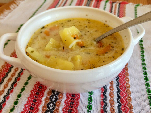 Селска супа с градинска чубрица
