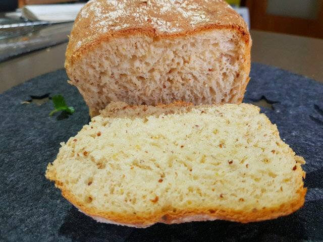 Хляб с тъмна бира и горчица