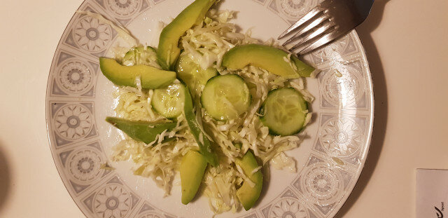 Зелена салата с китайско зеле и авокадо