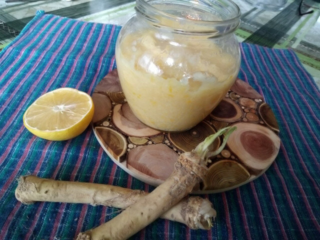 Корен от хрян с мед и лимони за силен имунитет