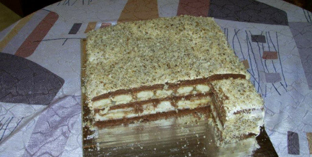 Домашна бишкотена торта
