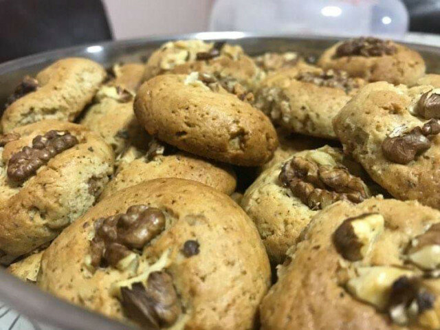 Медени бисквити с орехи