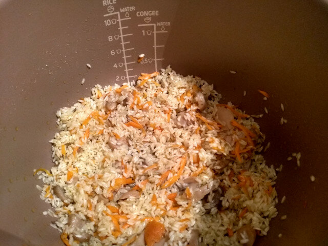 Ориз с моркови и гъби в мултикукър