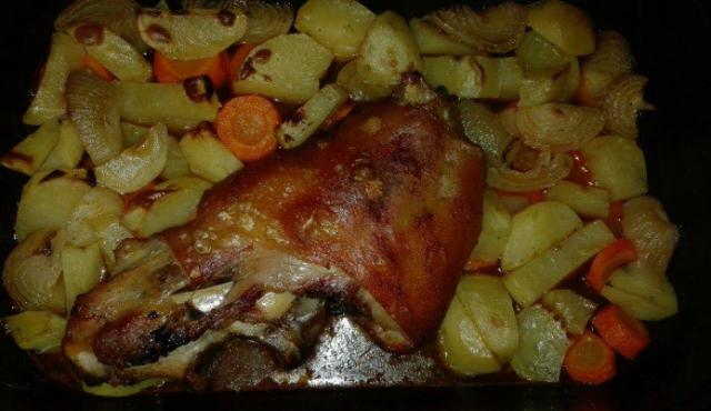 Свински джолан с картофи