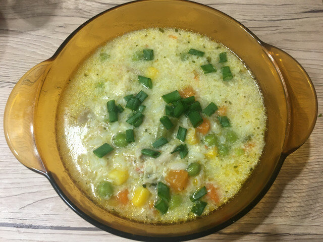 Богата пилешка супа със зеленчуци