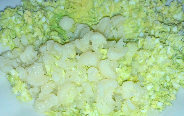 Яйчен пастет с авокадо и карфиол
