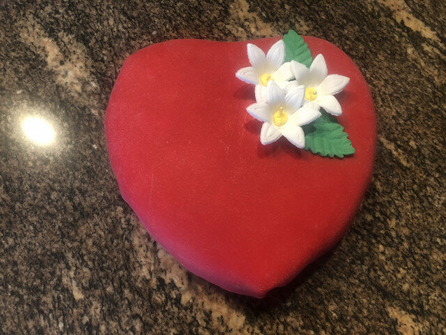 Торта червено сърце за Св. Валентин