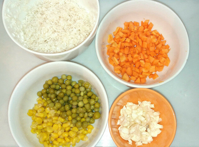 Пълнен лук със зеленчуков ориз