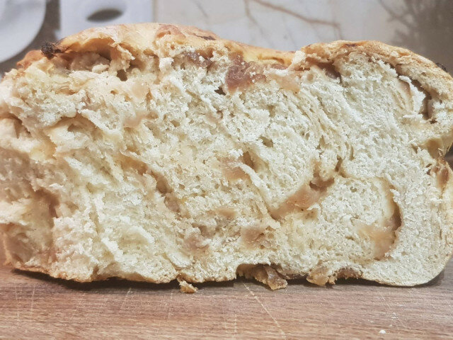 Луков хляб в хлебопекарна