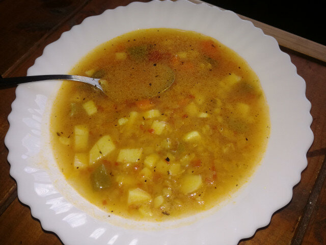 Супа с червена леща и картофи