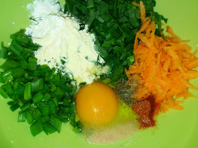 Бъркани яйца с моркови и лапад