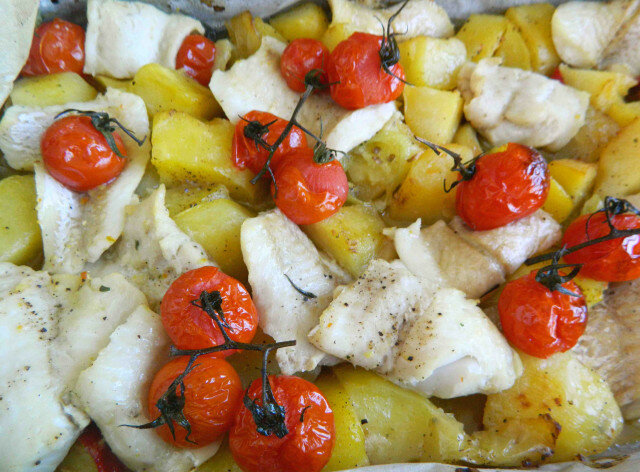 Рибни филета със зеленчуци на фурна