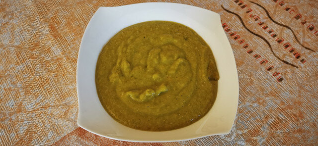 Крем супа от броколи, спанак и картофи