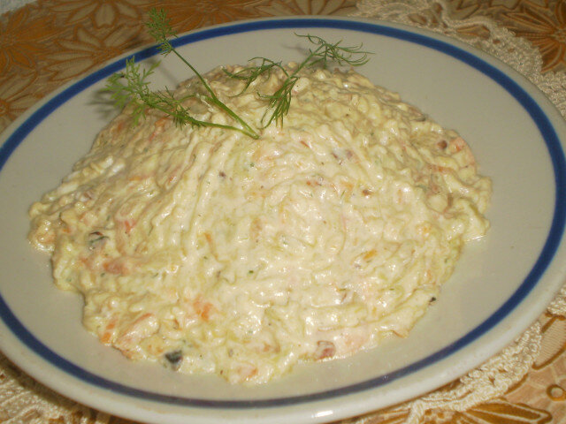 Разядка с моркови, тиквички и орехи