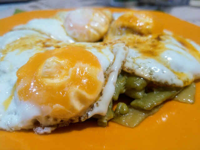 Зелен фасул с пържени яйца