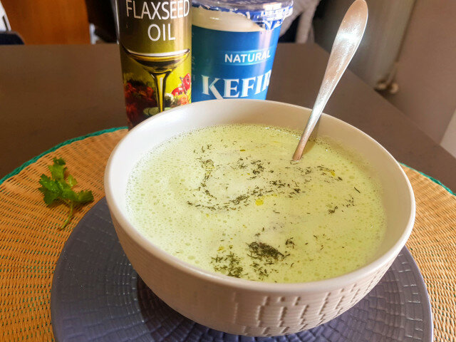 Здравословна студена супа с кефир и лук