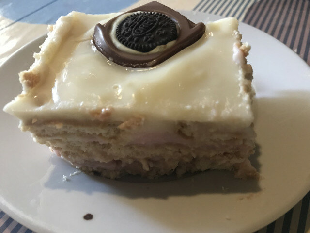 Обикновена бисквитена торта с крем нишесте
