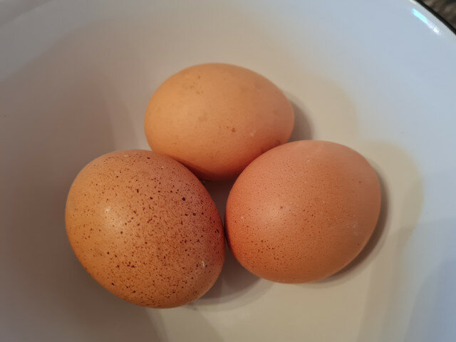 Варени яйца на пара в мултикукър